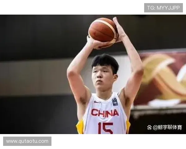 杨瀚森现身洛杉矶与开拓者队友合练 对位鹈鹕中锋卢尼展现实力 杨瀚森现身洛杉矶与开拓者队友合练 对位鹈鹕中锋卢尼展现实力